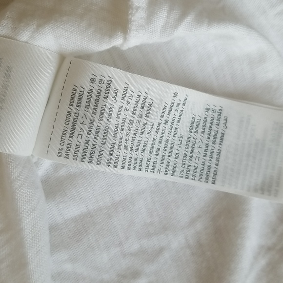 4/ $20 Hollister Front Pocket Cuffed Short Sleeve T Shirt - Picture 3 of 3